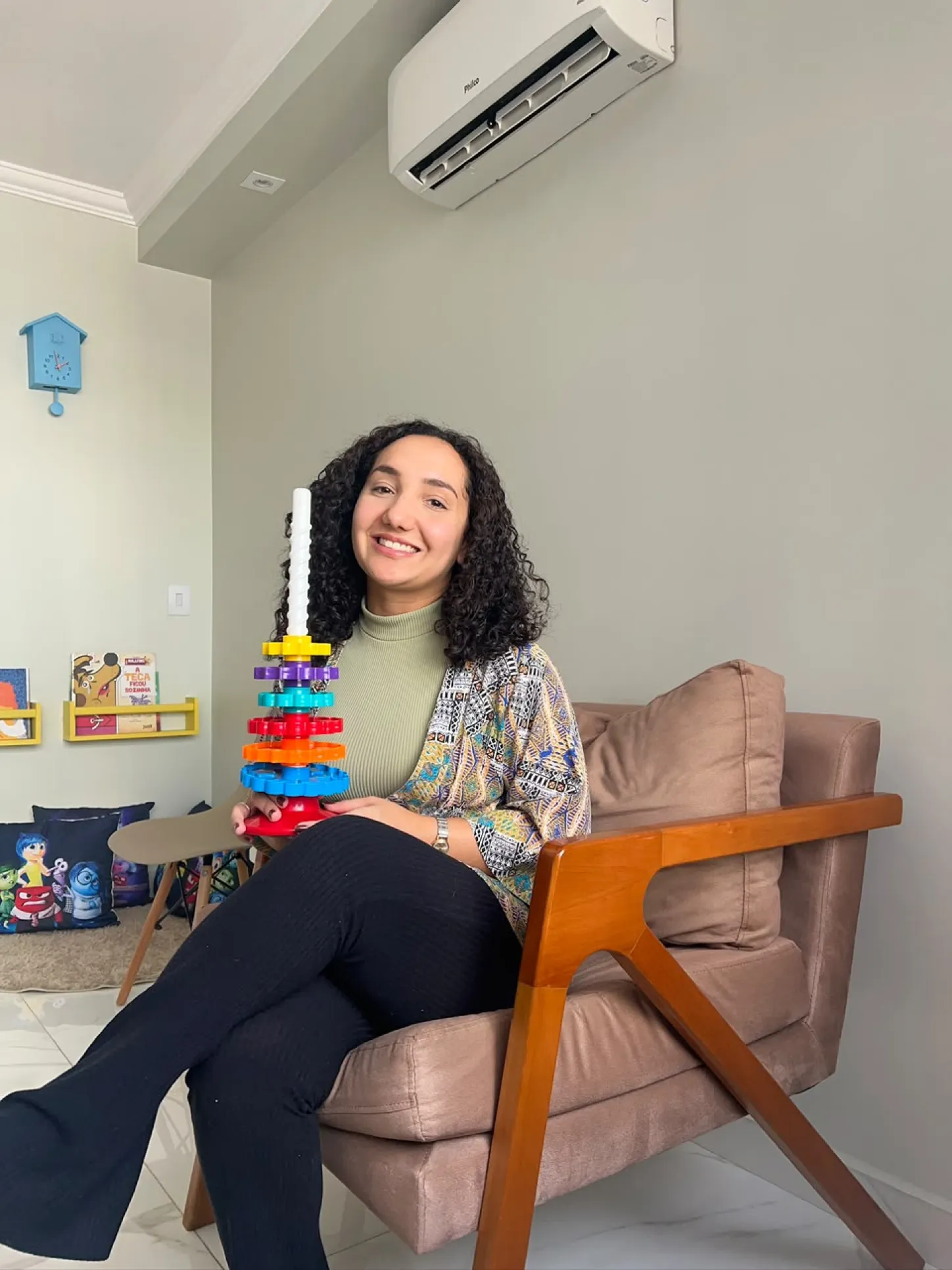 Maria Paula em seu espaço de atendimento